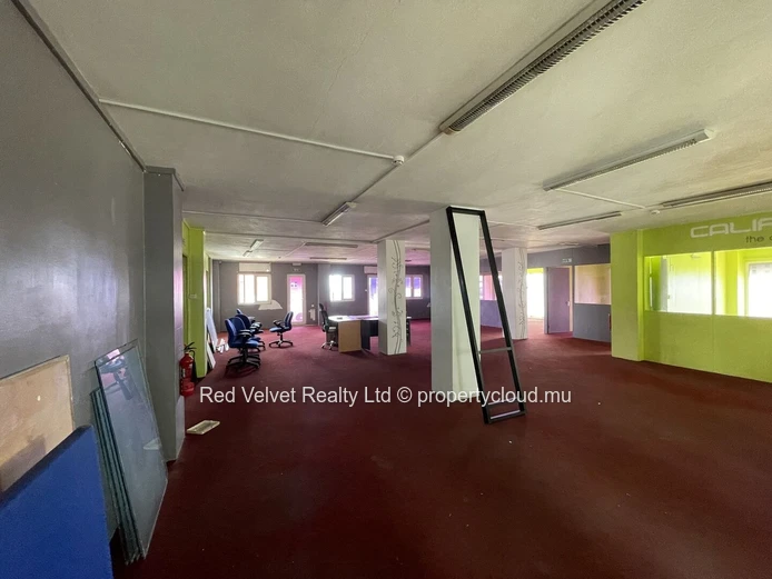 Large 4,000 sqft Office with Wraparound Balcony – Ideal for Call Centre | Quatre Bornes
