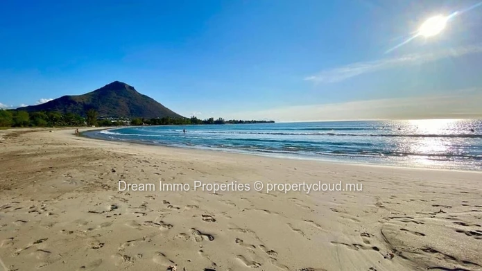 Penthouse neuf de 3 chambres avec rooftop, vue mer et accès plage à Tamarin – Ile Maurice