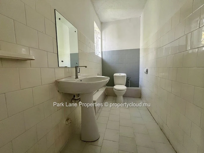 Spacious 231 m² Office on the First Floor in Quatre Bornes