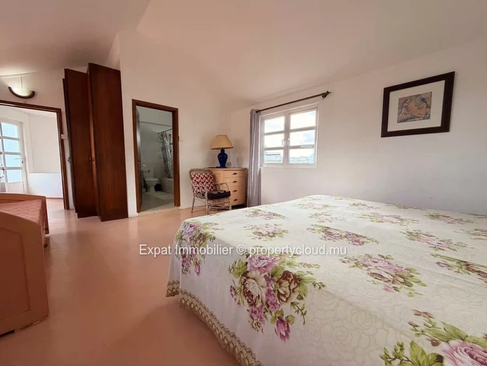 Maison familiale 5 chambres avec piscine et vue exceptionnelle – À louer à La Gaulette