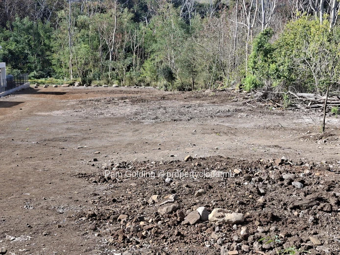 Vaste terrain à vendre à Rivière Noire
