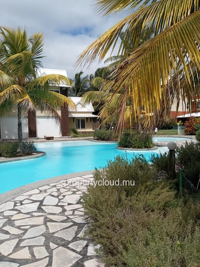 BAIN BOEUF. Charmant studio a louer a 100 m de la plage, dans residence securisee.