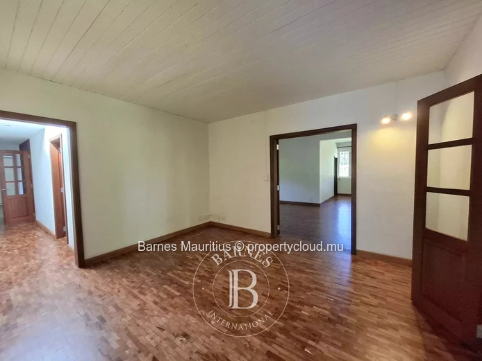 FLOREAL - Maison familiale ou bureau avec studio indépendant – 420 m²