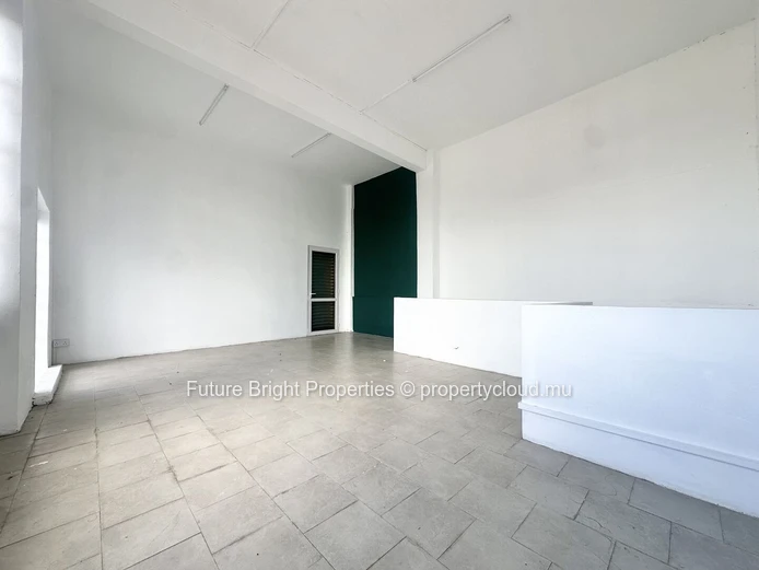 83m² Commercial Space for Rent in Bambous