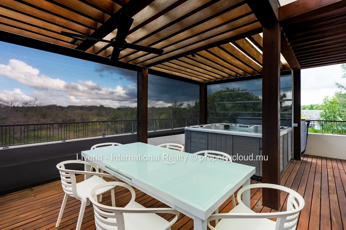 Penthouse for sale in Golf estate