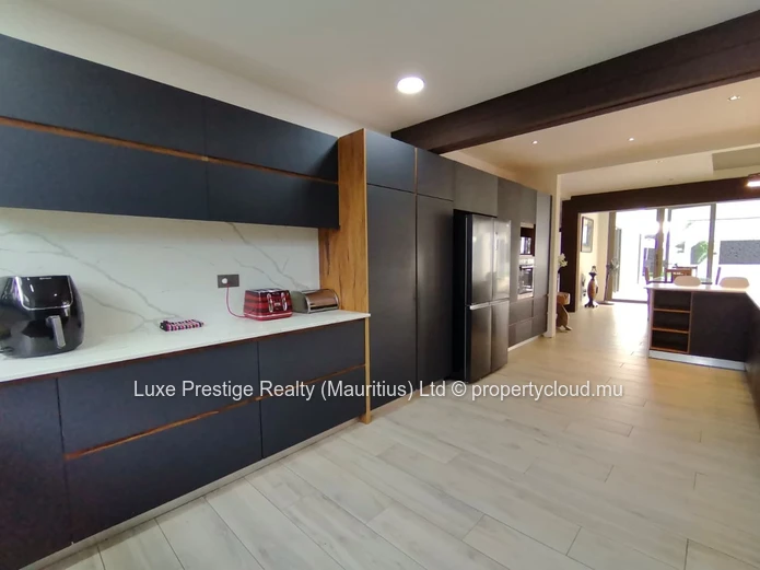 Villa de Luxe Meublée 5 Chambres à Louer à Grand Baie | Piscine Privée | Résidence Sécurisée
