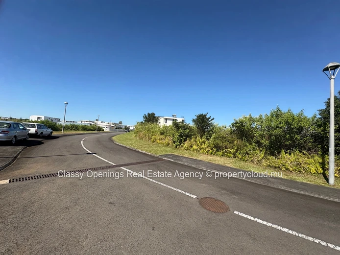 Sunny 576m² Roadside Plot in Highlands - Near Shops & School