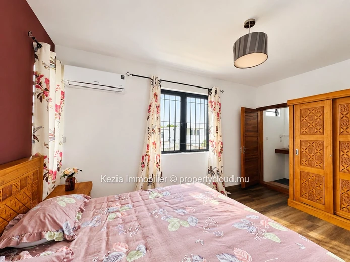 Un Duplex Avec Piscine Pour Un Quotidien Paisible
