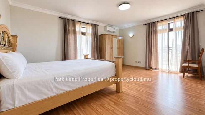 Living at the top, in the heart of Quatre Bornes!