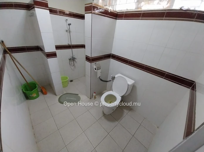 Duplex meublé 2 chambres à louer à Mon Choisy avec piscine commune