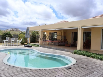 Villa 3 Chambres à Louer à Tamarin