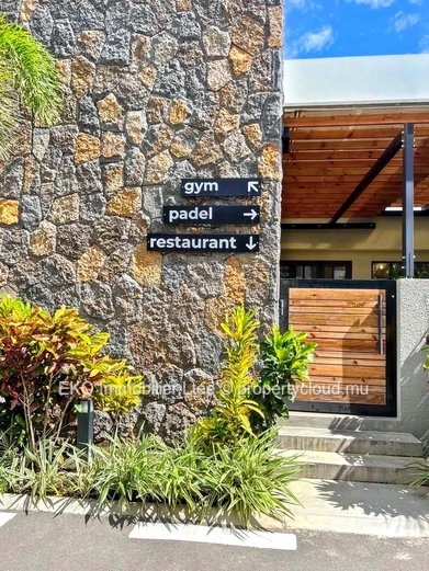 Stunning 2-Bedroom Apartment with Pool in Pointe aux Canonniers
