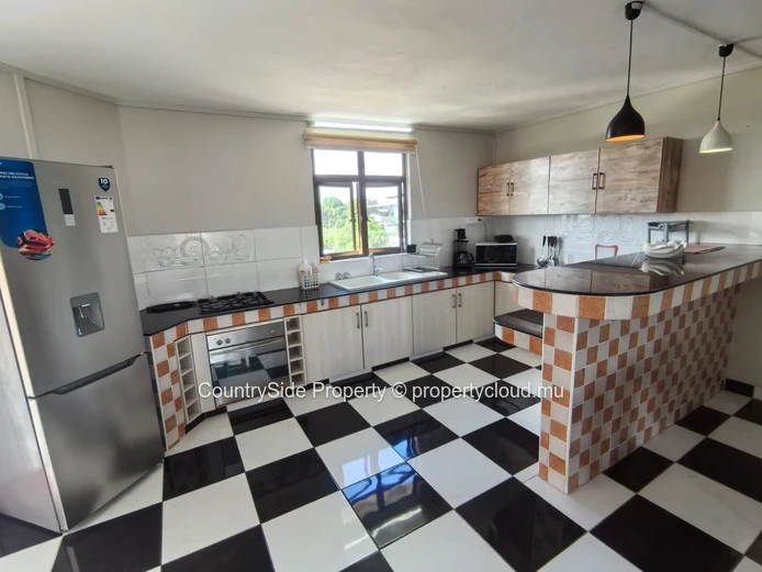 Bright & Spacious 2-Bedroom Apartment Just 5 Minutes from the Beach and Shops
