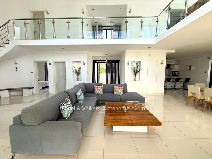 4 Bedroom Villa with Private Pool For Rent at Pereybere