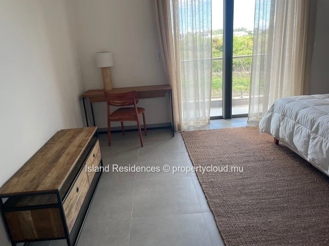 Appartement meublé neuf de 3 chambres deuxième étage (ascenseur) dans une résidence sécurisée avec piscine et parking