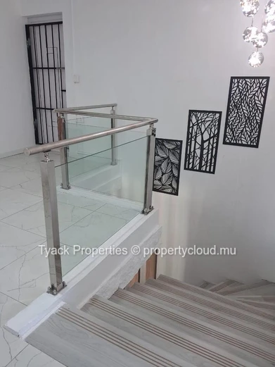 Villa Meublée de 4 Chambres avec Piscine à Vendre à Calodyne