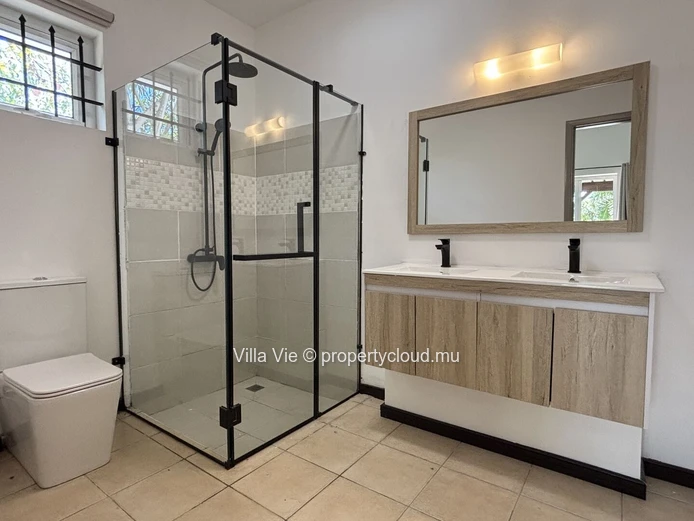 Roches Noires - 3-bedroom family home with swimming pool