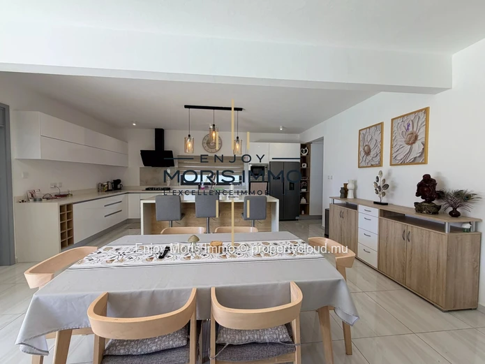 Modern villa for rent in Grand Baie – Mauritius | 200 m² | 3 bedrooms | Private pool