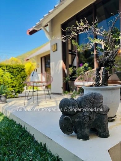 Charmante Maison Meublée à Vendre à Tamarin – Avec Piscine Privée