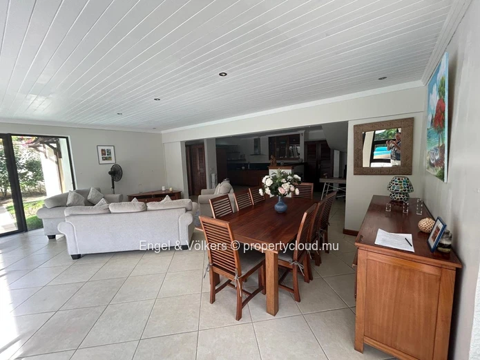 For Rent – Spacious 3-Bedroom Villa with Private Pool in a Secure Residence, Pereybere