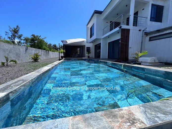 3-Bedroom Villa With Pool For Rent In Calodyne