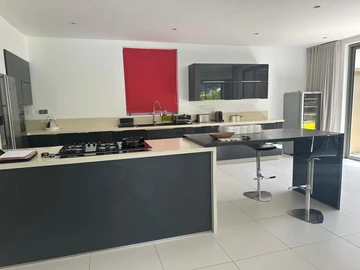 5 Bedroom Villa