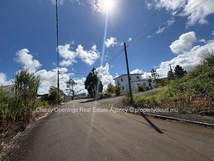 529 m² Hermitage Plot — Paved Road, Near Schools & Shops