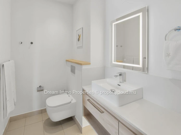 Appartement meublé de 3 chambres avec piscine privée en bord de mer à Grand Baie – Ile Maurice