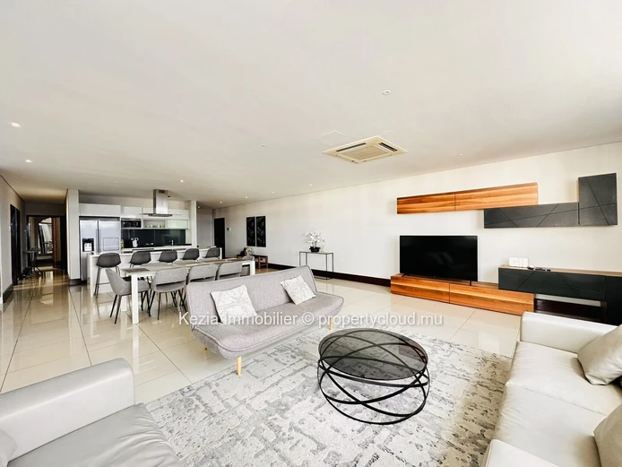 Contemporary Apartment With Sea View