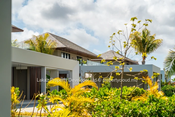 Modern 5-Bed Villa in Mont Choisy Golf