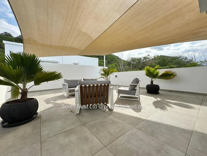 Exceptional villa nestled in nature in Rivière Noire