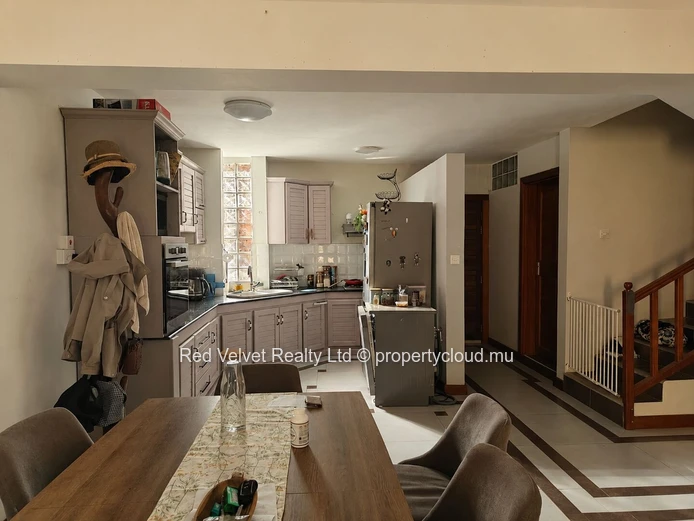 Duplex rénové de 3 chambres à vendre à Sodnac, Quatre Bornes