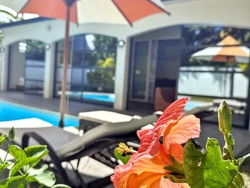 Spacious Rental in Blue Bay with Pool – Just 5 Minutes from the Beach