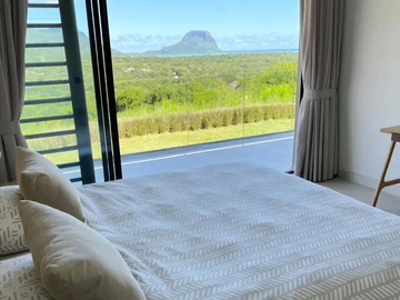 5 Bedroom Villa