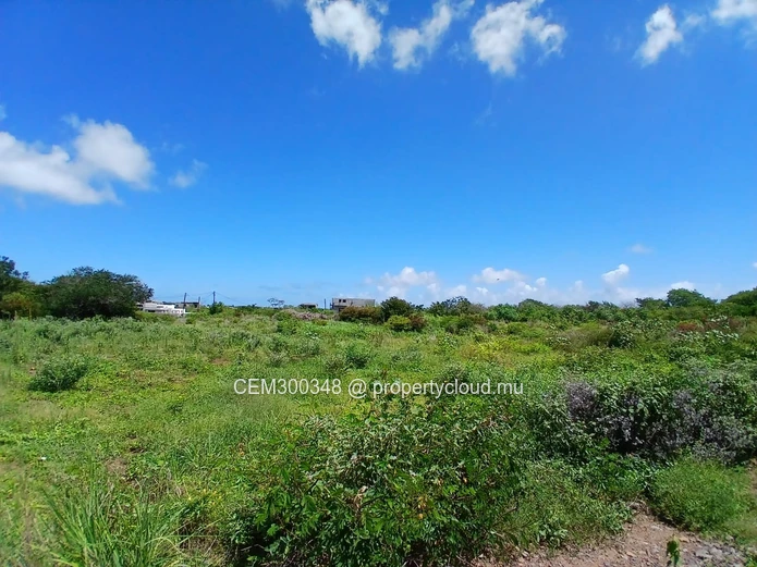 À VENDRE – Terrain de choix à Pereybere
