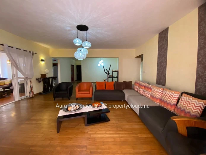 Spacieux 3 chambres 201m², grand séjour et cuisine équipée à Beau Bassin