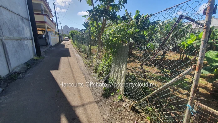 Terrain 514 m² à St Pierre – bananiers, vue montagne, proche bus