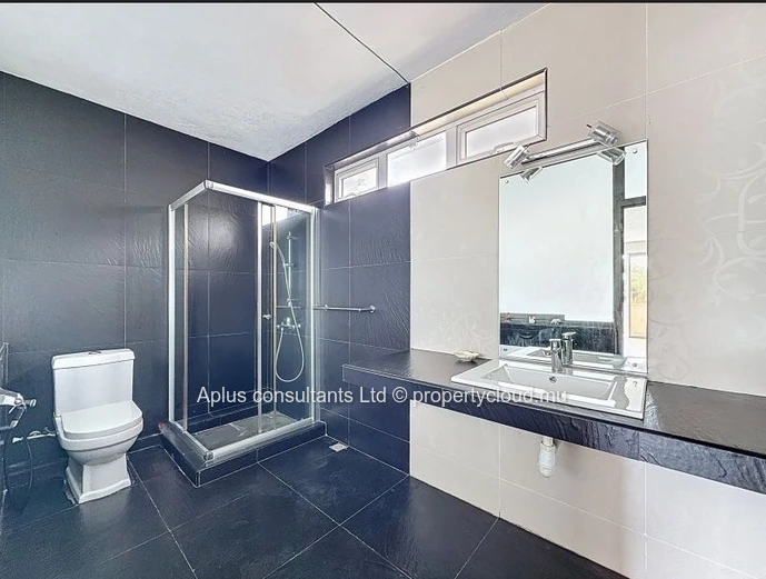 4BR Furnished Rose Hill Home — Retro Tiles, Balcony & Parking