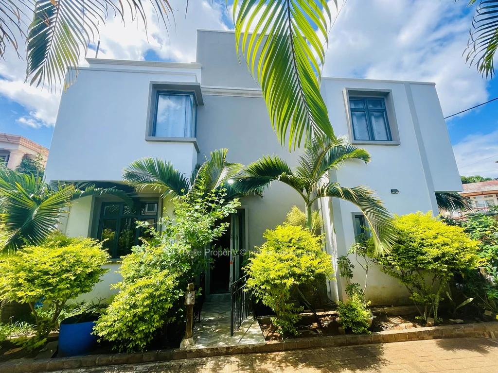 3 Bed Houses for Sale in Coromandel BELLE247451