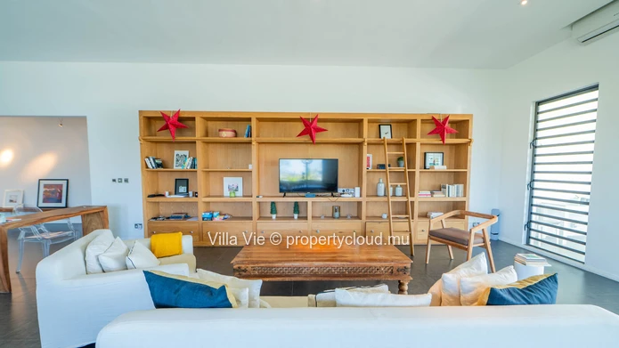 Pereybere – Exceptional penthouse with sea view and direct beach access