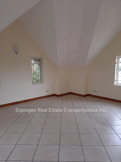 Quatre Bornes, Office Space for Rent 