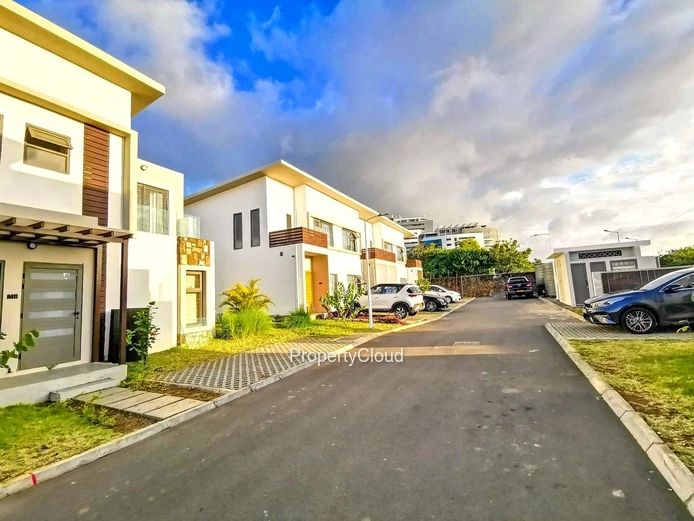 À Louer – Townhouse De 3 Chambres À Ébène