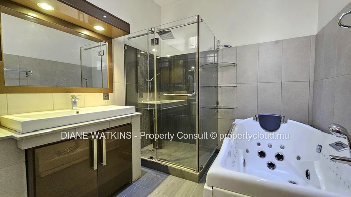 4-bedroom house for sale in Beau Bassin 