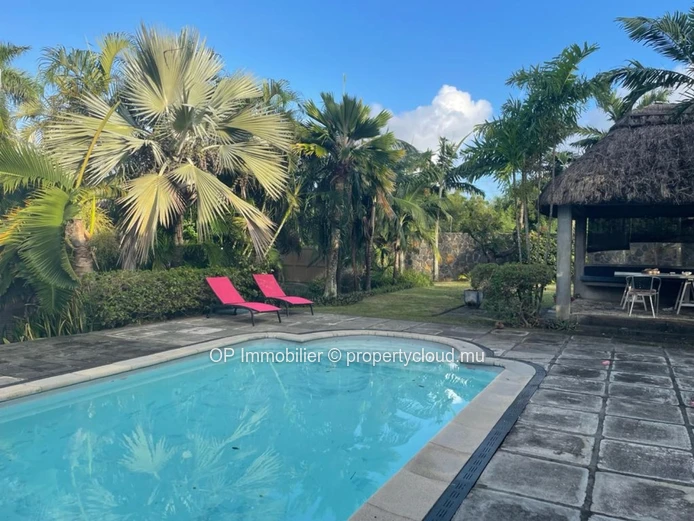 Maison 4 chambres avec piscine à vendre à Calodyne