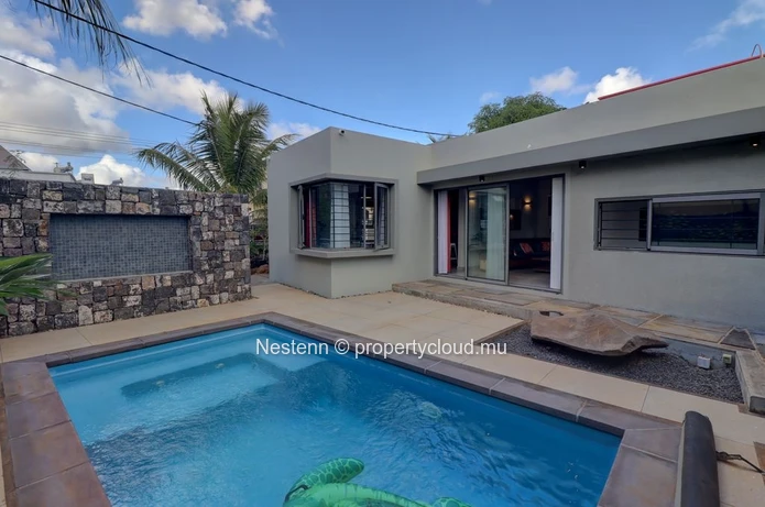 Magnifique villa de plain-pied fraîchement livrée avec piscine privée, dans un quartier résidentiel et paisible