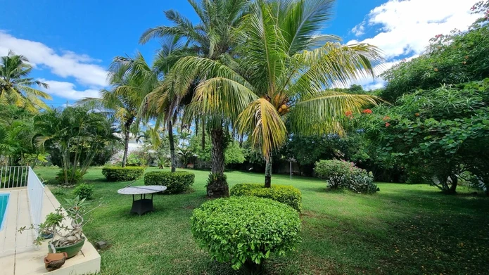 Péreybère - Maison familiale de 3 chambres avec piscine et grand jardin