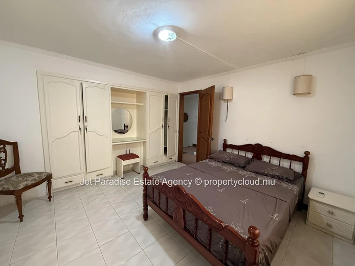 Luxurious 5-bedroom house with private pool in Flic en Flac area, sea access, fully furnished, secure. Price Rs.