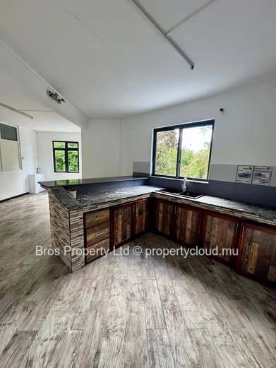 Rs 75,000/Month | Spacious Commercial Office for Rent in Curepipe