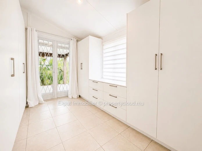 Maison non meublée 4 chambres avec accès direct à la plage – À louer à Tamarin