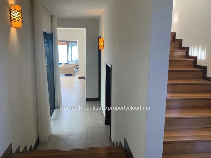 POINTE AUX CANONNIERS - Beachfront Villa with 4 Bedrooms